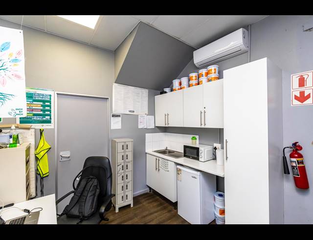 625M² OFFICE FOR SALE IN EAST LONDON CENTRAL
